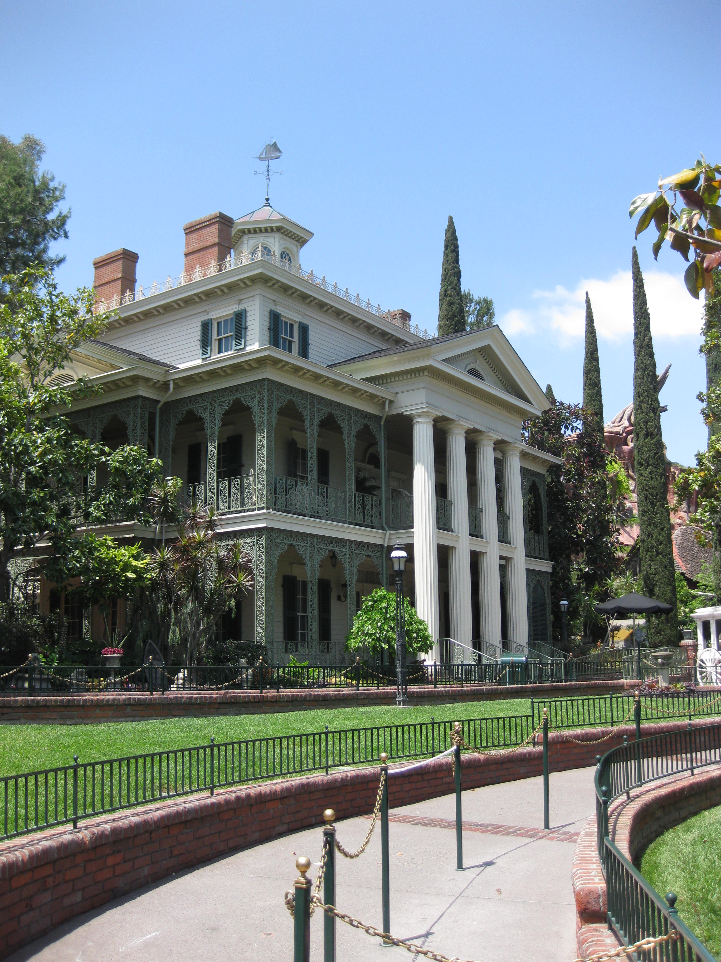 Disneylands Haunted Mansion Tips From The Disney Divas And Devos