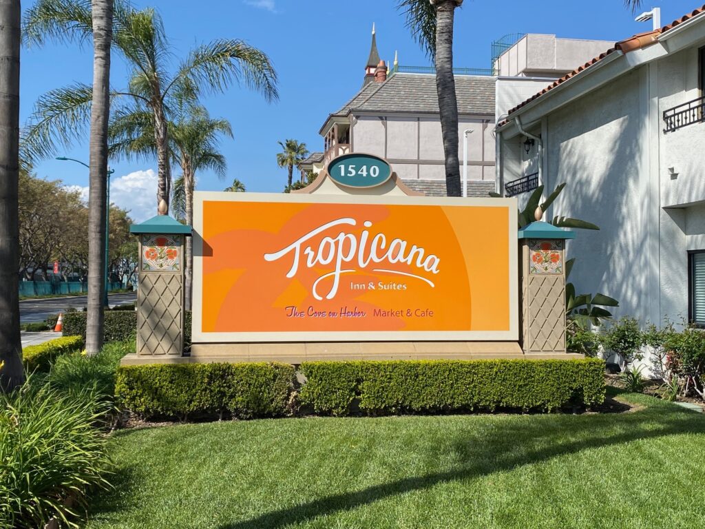 Tropicana Inn and Suites Disneyland Good Neighbor Hotel Review - Tips ...